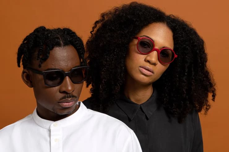 Colección de gafas de sol de moda para hombre y mujer. Tendencias en monturas cuadradas y redondas.